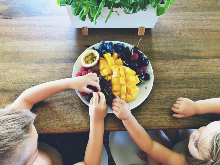 Ohne Fleisch und Milch: Darf ich mein Kind vegan ernähren?