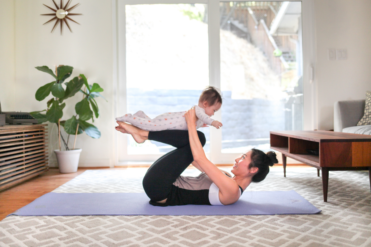 Yoga mit Baby bringt Spaß beim Sport